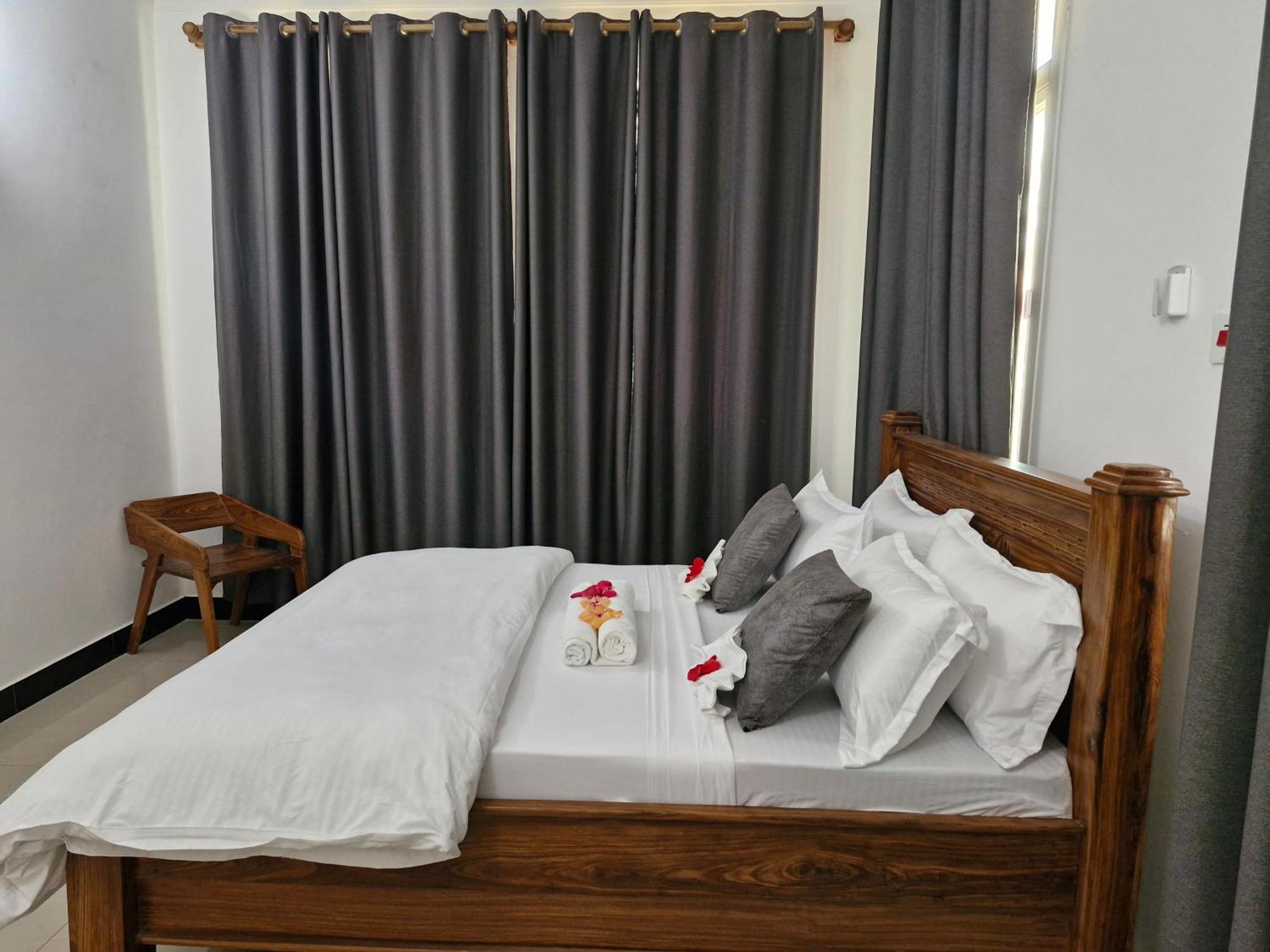 64 Zenj House Luxury Airport B&B Mbweni Extérieur photo