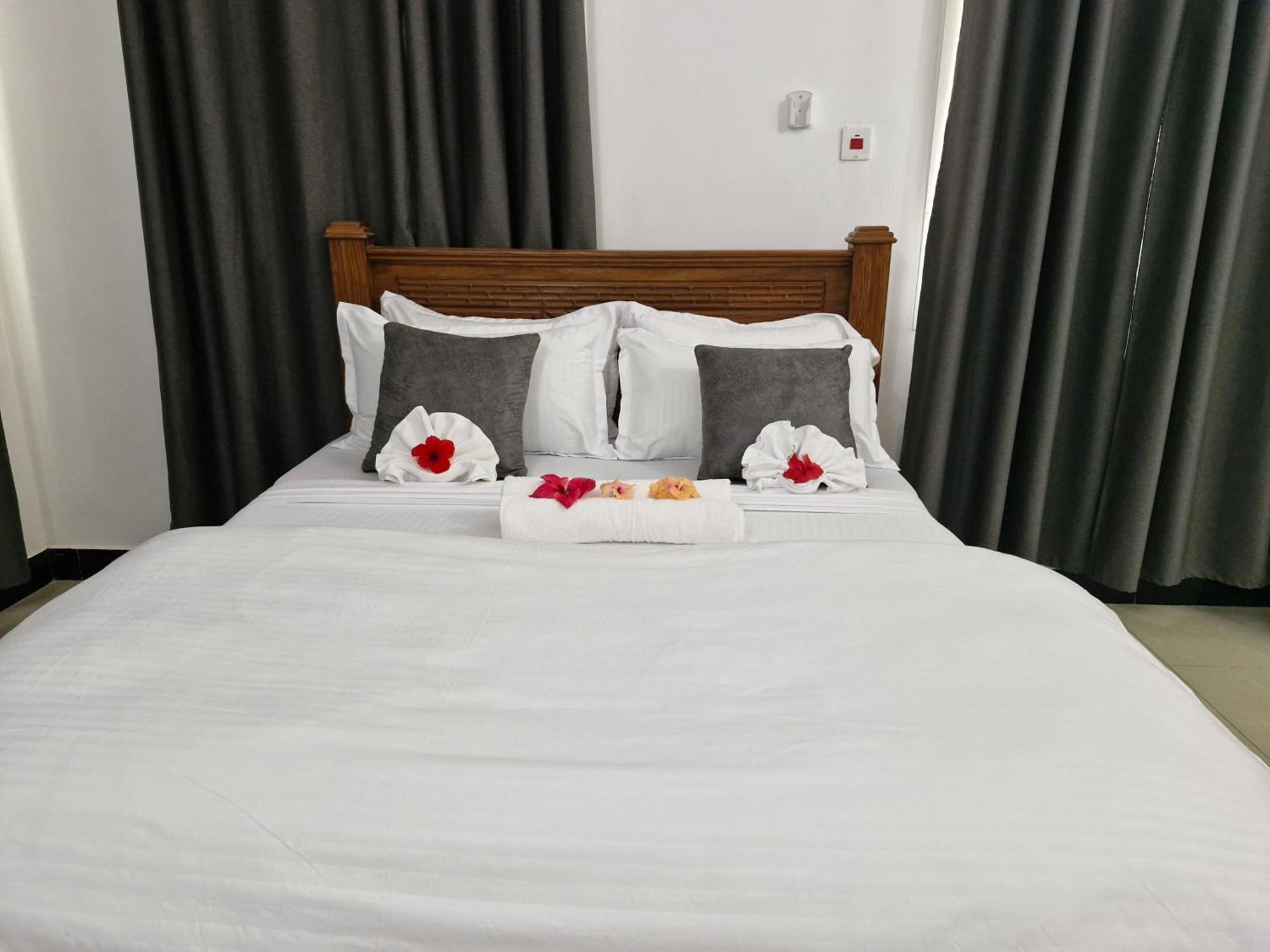 64 Zenj House Luxury Airport B&B Mbweni Extérieur photo