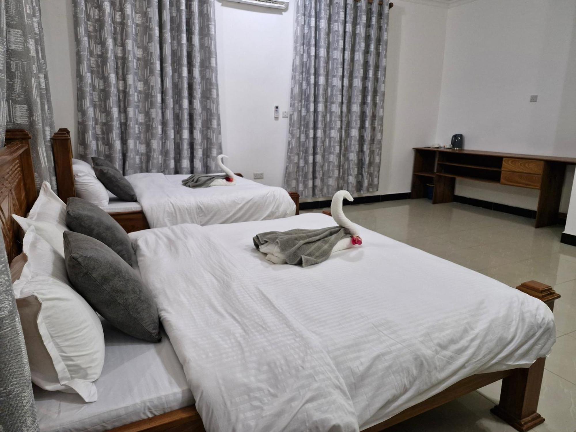 64 Zenj House Luxury Airport B&B Mbweni Extérieur photo