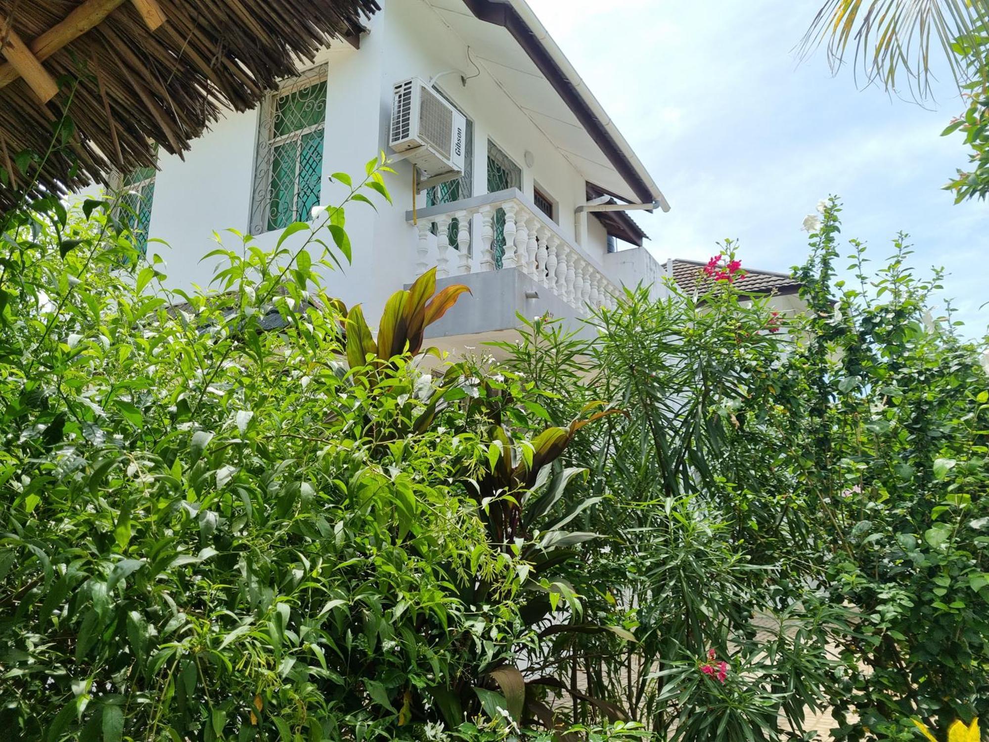 64 Zenj House Luxury Airport B&B Mbweni Extérieur photo