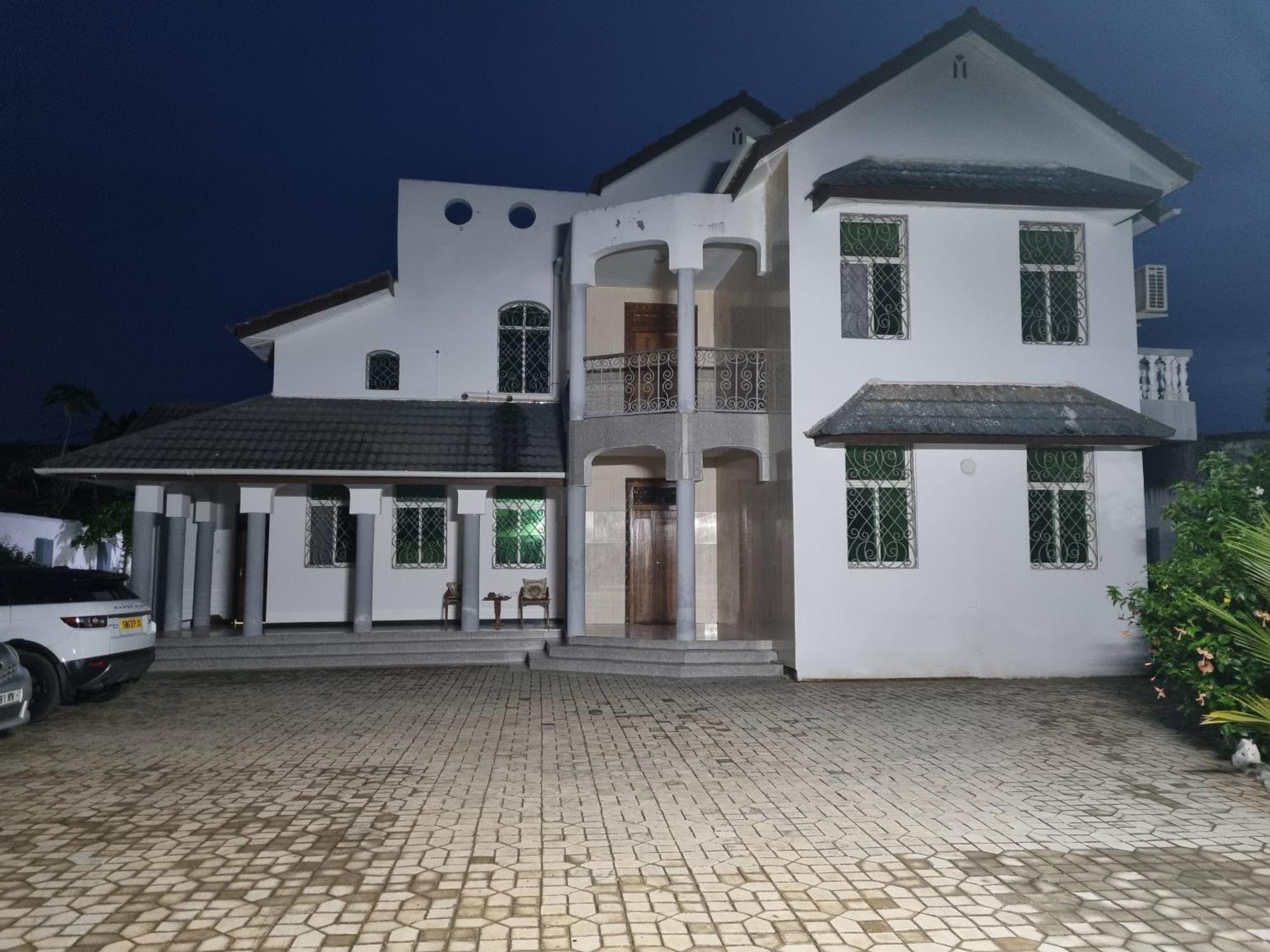 64 Zenj House Luxury Airport B&B Mbweni Extérieur photo