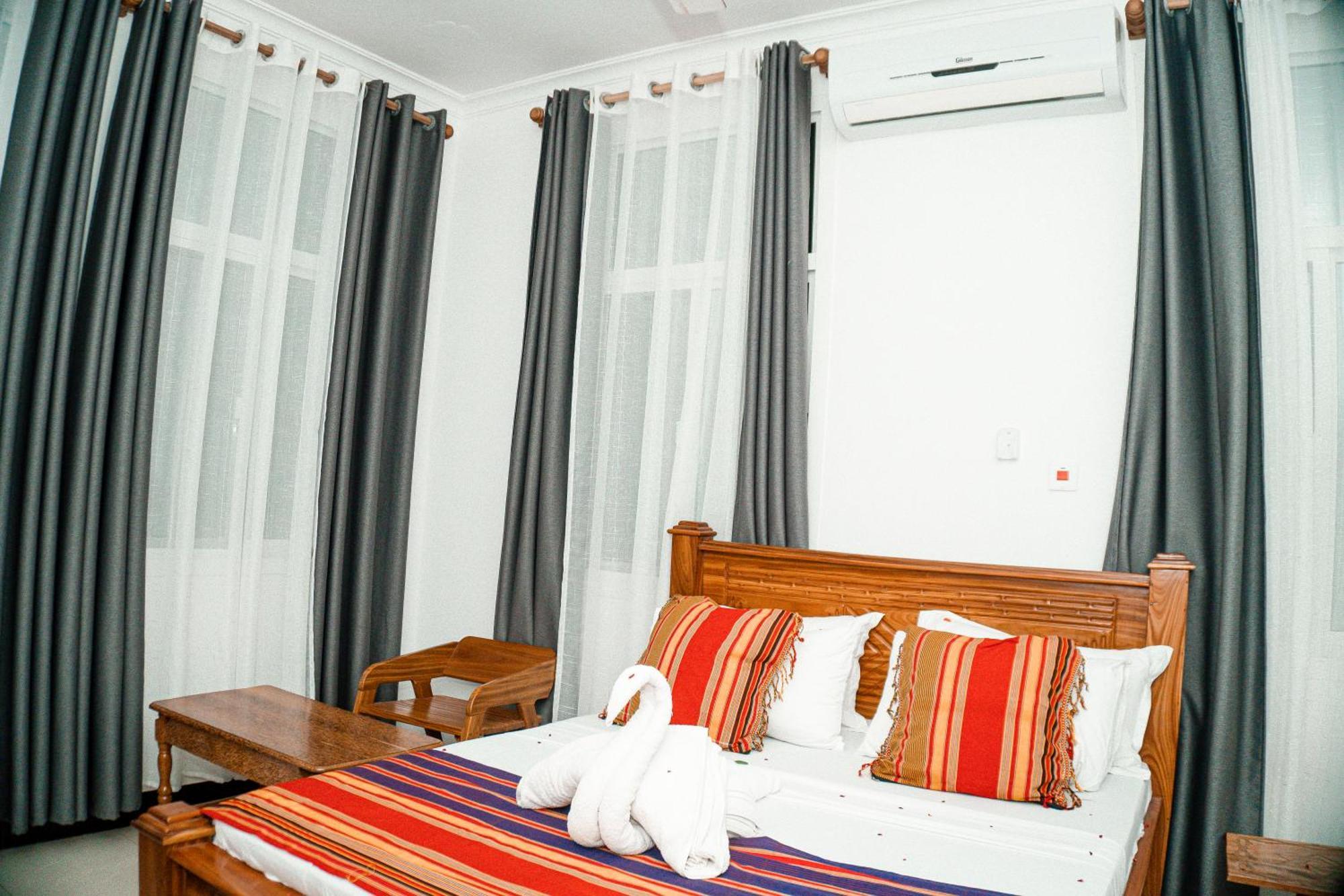 64 Zenj House Luxury Airport B&B Mbweni Extérieur photo