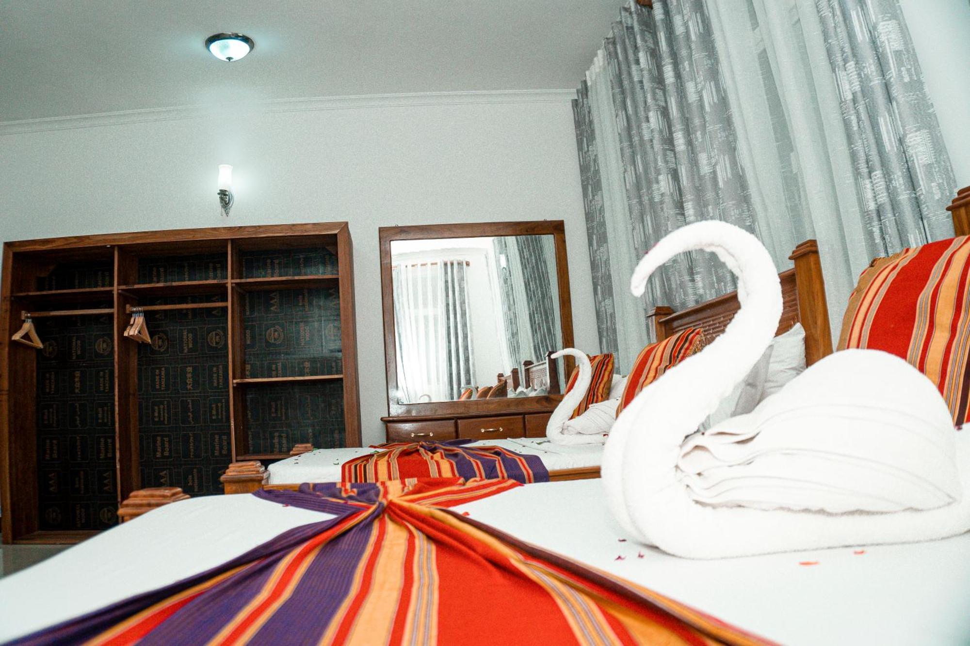64 Zenj House Luxury Airport B&B Mbweni Extérieur photo