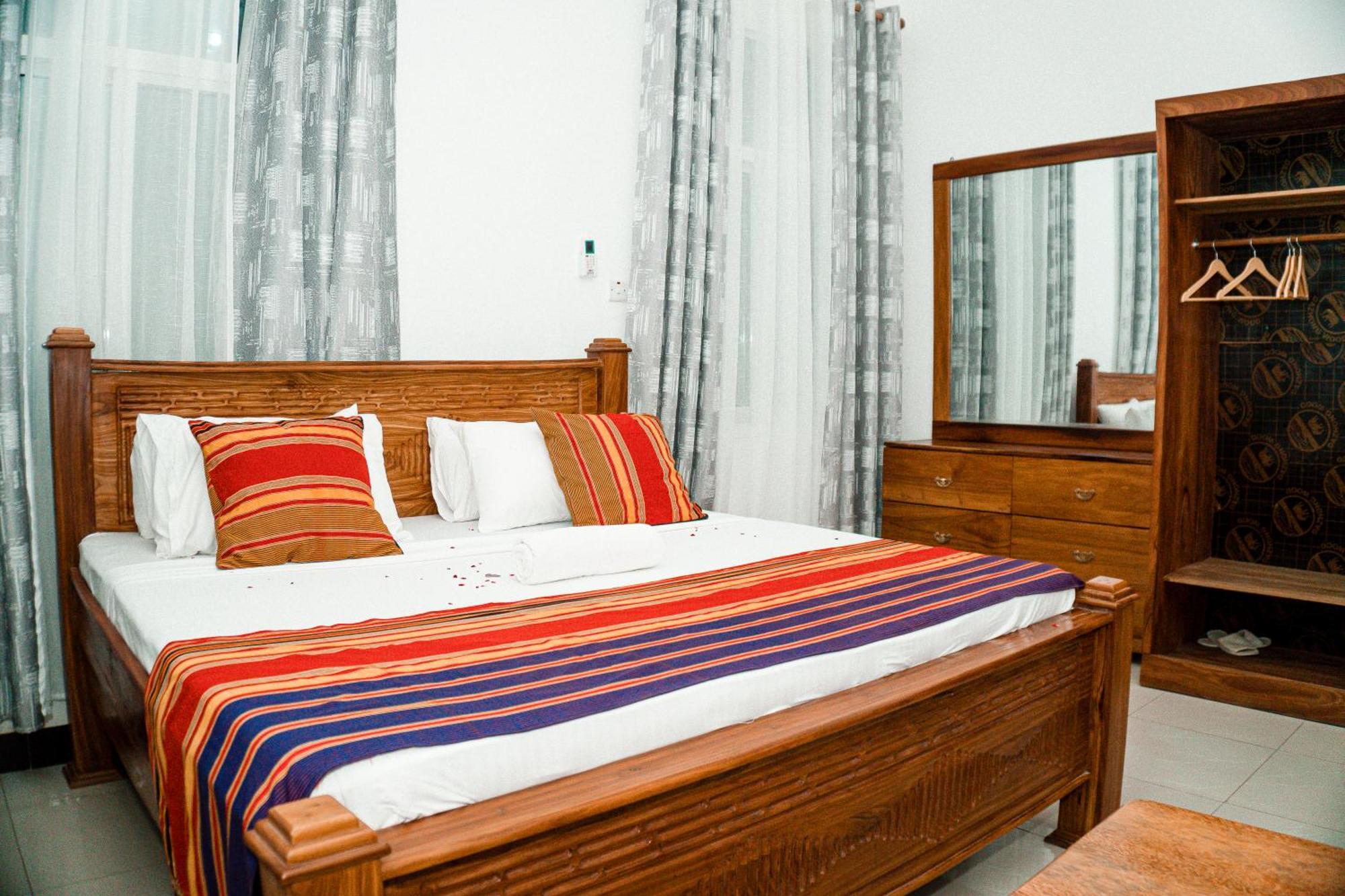 64 Zenj House Luxury Airport B&B Mbweni Extérieur photo