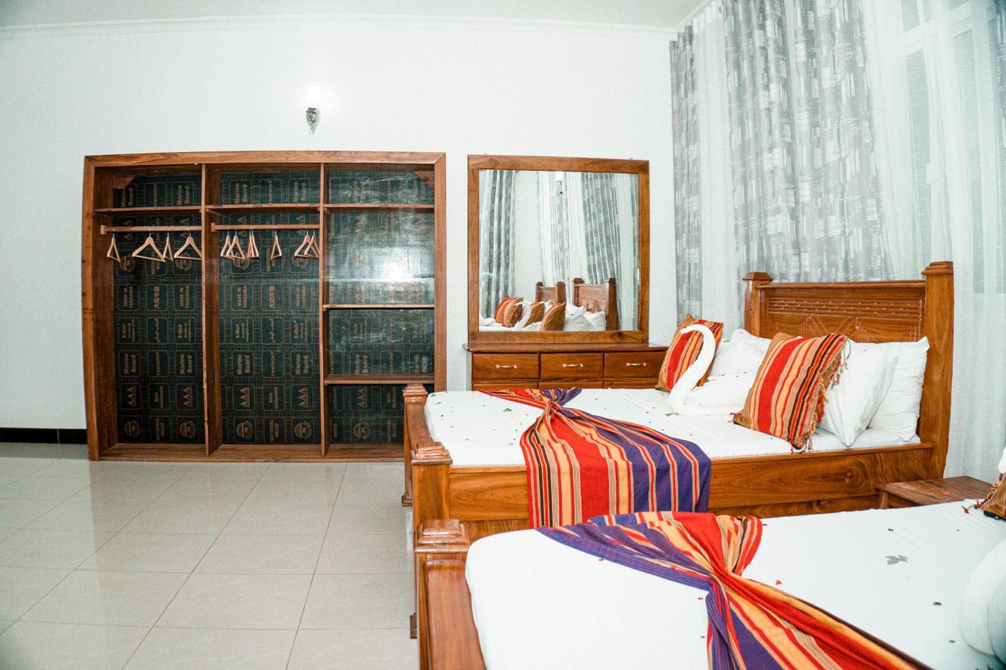 64 Zenj House Luxury Airport B&B Mbweni Extérieur photo